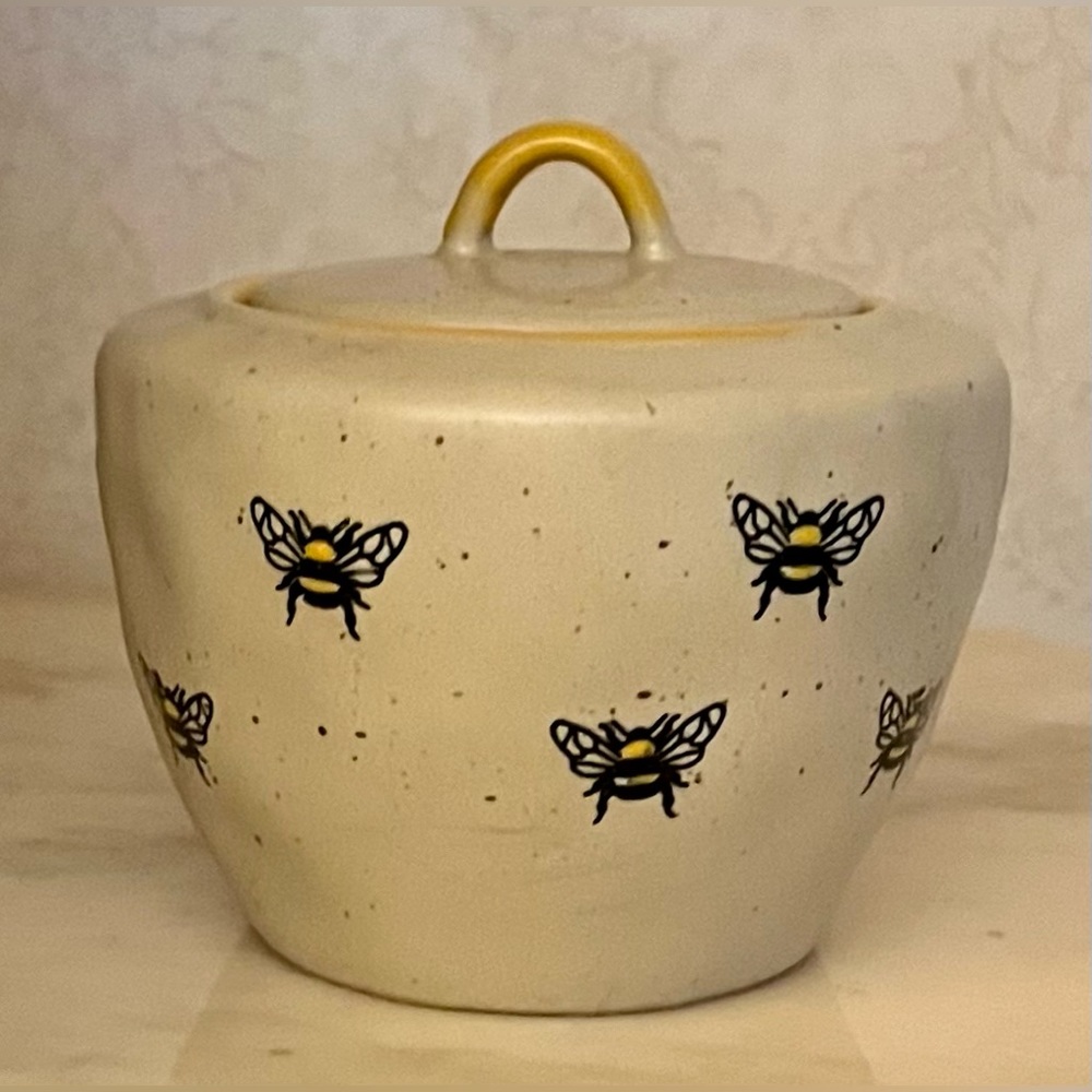 SPECTRUM DESIGNZ Barney Bee Repeat Sugar Bowl Pot With Lid Farmhouse Honey Bee